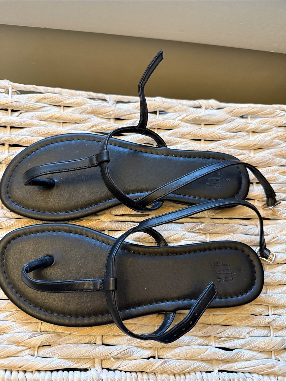 GAP Black Strappy size 8 Ankle Wrap Sandals